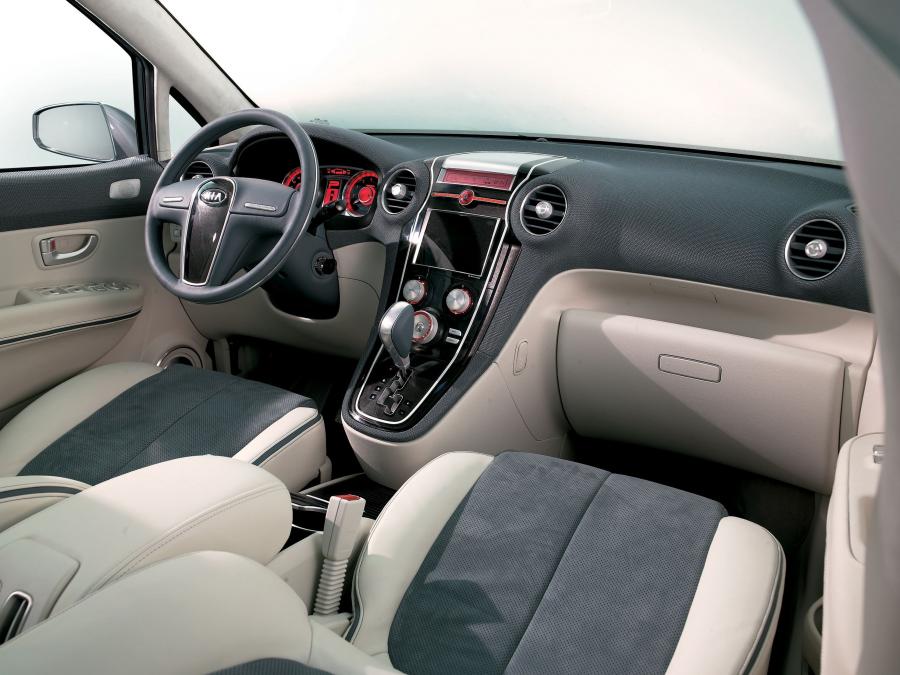  Kia Multi-S 2005 года  (фото 2 из 5)
